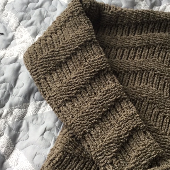 Textured green sweater - Picture 3 of 6